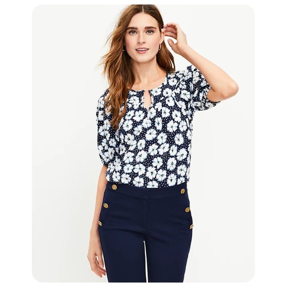 LOFT Tops - ! NWT LOFT Daisy Floral Round Yoke Short Puff Sleeve Top sz xs
